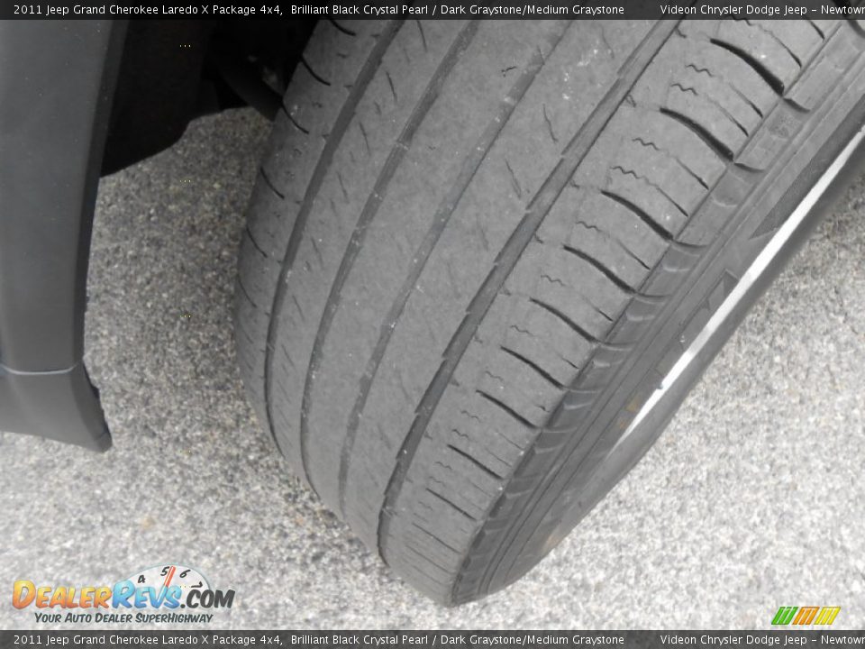 2011 Jeep Grand Cherokee Laredo X Package 4x4 Brilliant Black Crystal Pearl / Dark Graystone/Medium Graystone Photo #15