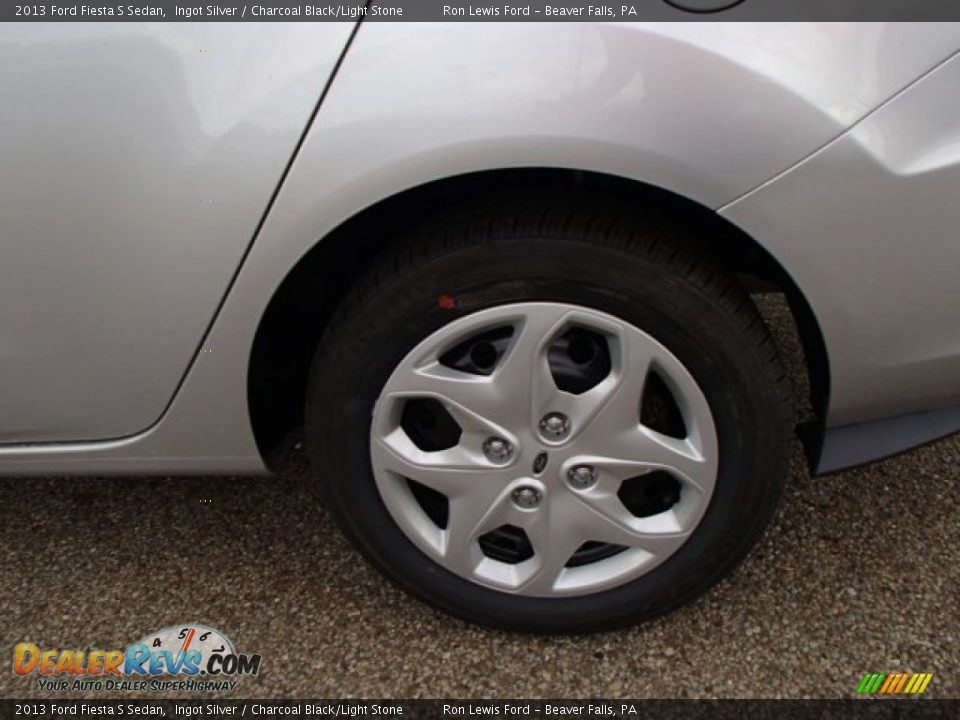 2013 Ford Fiesta S Sedan Ingot Silver / Charcoal Black/Light Stone Photo #9