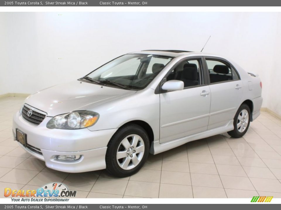 Front 3/4 View of 2005 Toyota Corolla S Photo #3