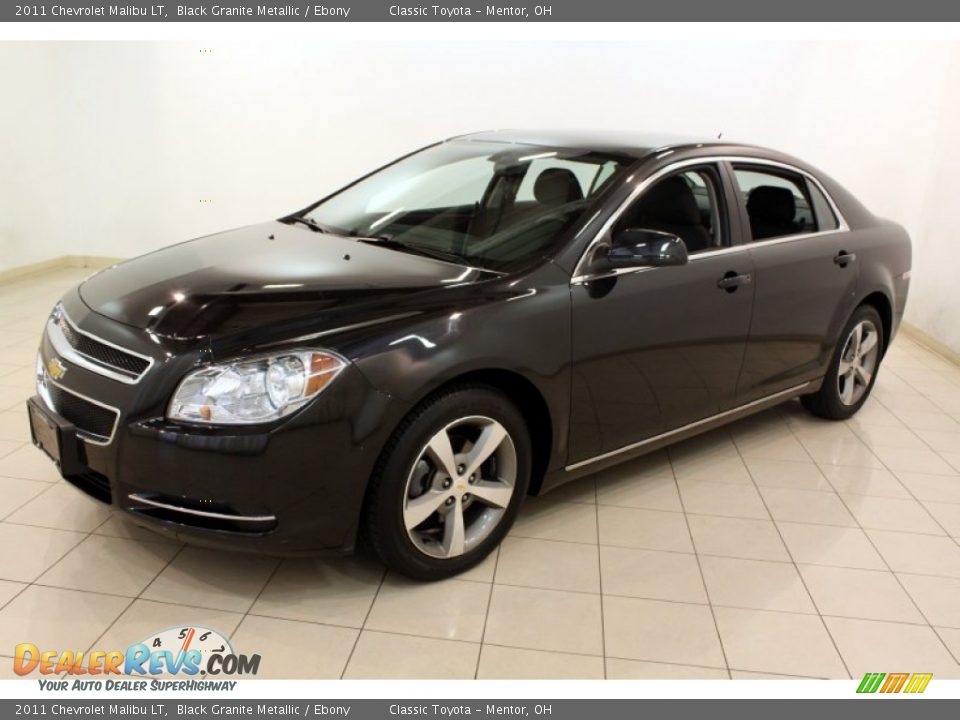 Front 3/4 View of 2011 Chevrolet Malibu LT Photo #3