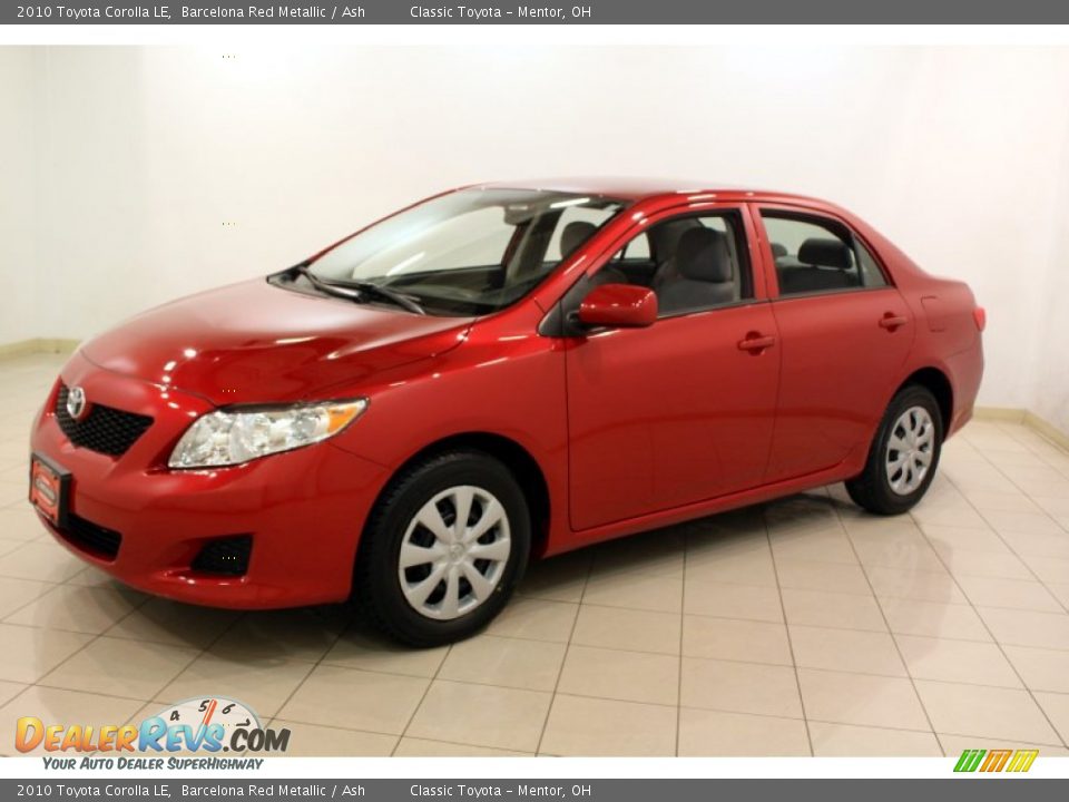 Front 3/4 View of 2010 Toyota Corolla LE Photo #3