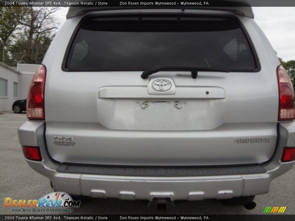 2004 Toyota 4Runner SR5 4x4 Titanium Metallic / Stone Photo #12