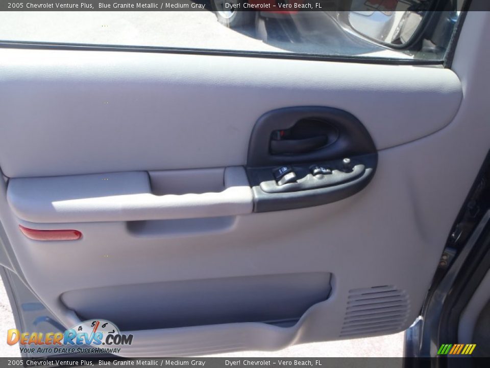 Door Panel of 2005 Chevrolet Venture Plus Photo #12