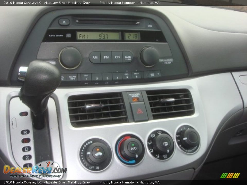 2010 Honda Odyssey LX Alabaster Silver Metallic / Gray Photo #19
