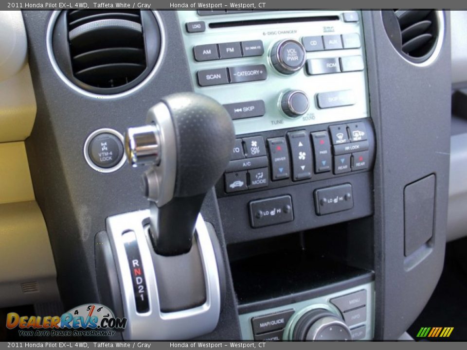 2011 Honda Pilot EX-L 4WD Taffeta White / Gray Photo #17