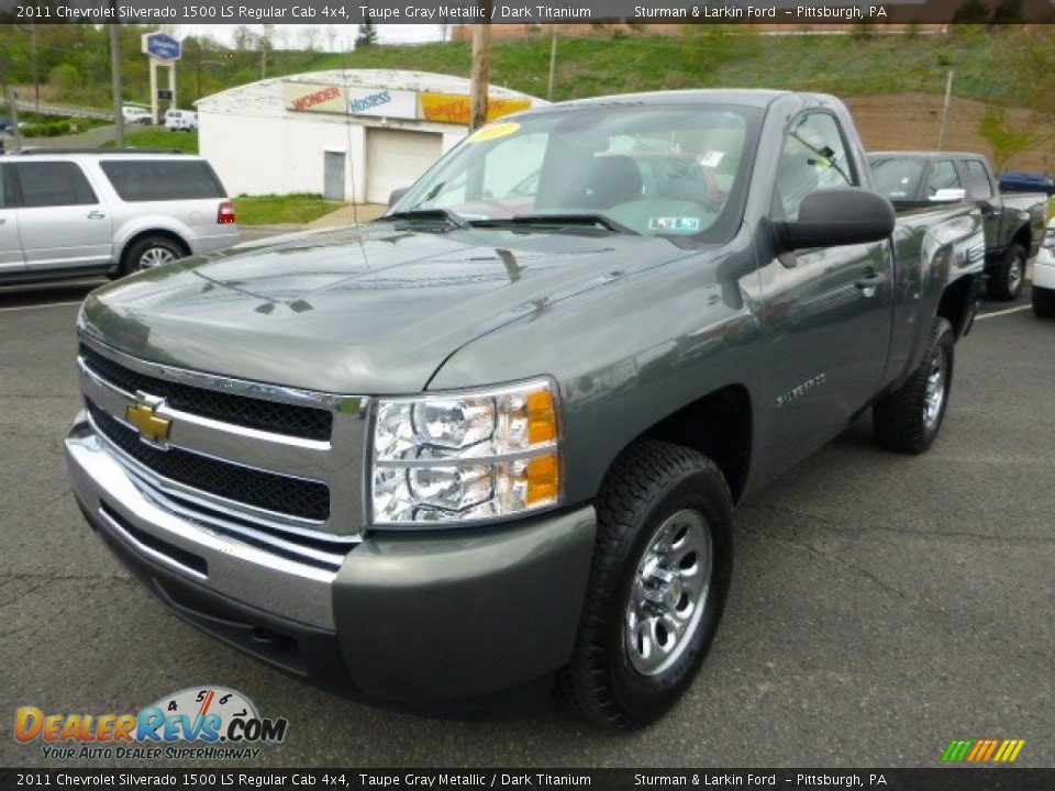 Front 3/4 View of 2011 Chevrolet Silverado 1500 LS Regular Cab 4x4 Photo #5