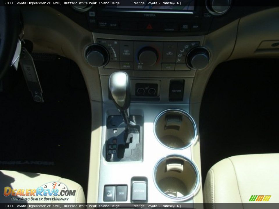 2011 Toyota Highlander V6 4WD Blizzard White Pearl / Sand Beige Photo #12