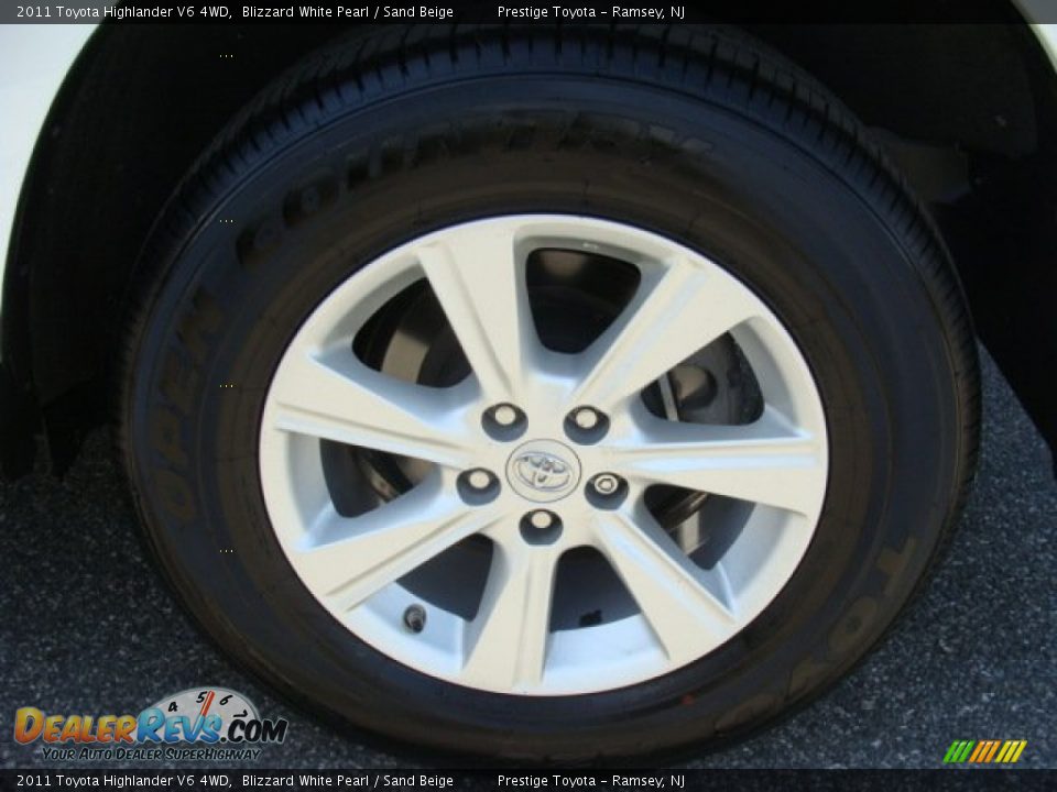 2011 Toyota Highlander V6 4WD Blizzard White Pearl / Sand Beige Photo #14