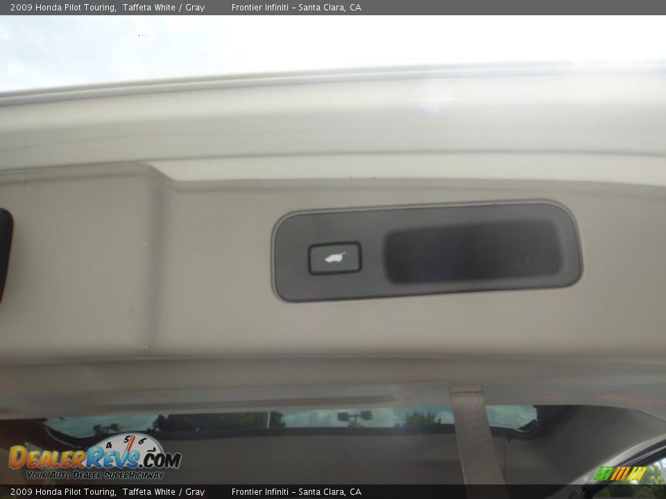 2009 Honda Pilot Touring Taffeta White / Gray Photo #16