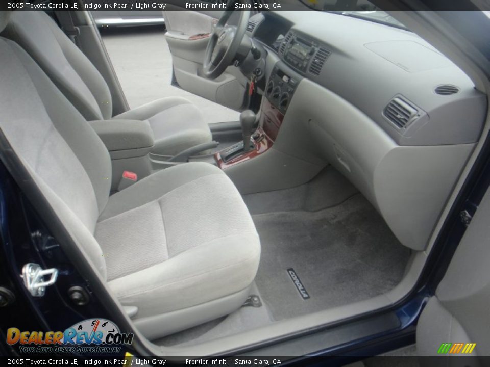 2005 Toyota Corolla LE Indigo Ink Pearl / Light Gray Photo #17