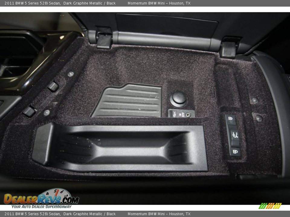 2011 BMW 5 Series 528i Sedan Dark Graphite Metallic / Black Photo #25