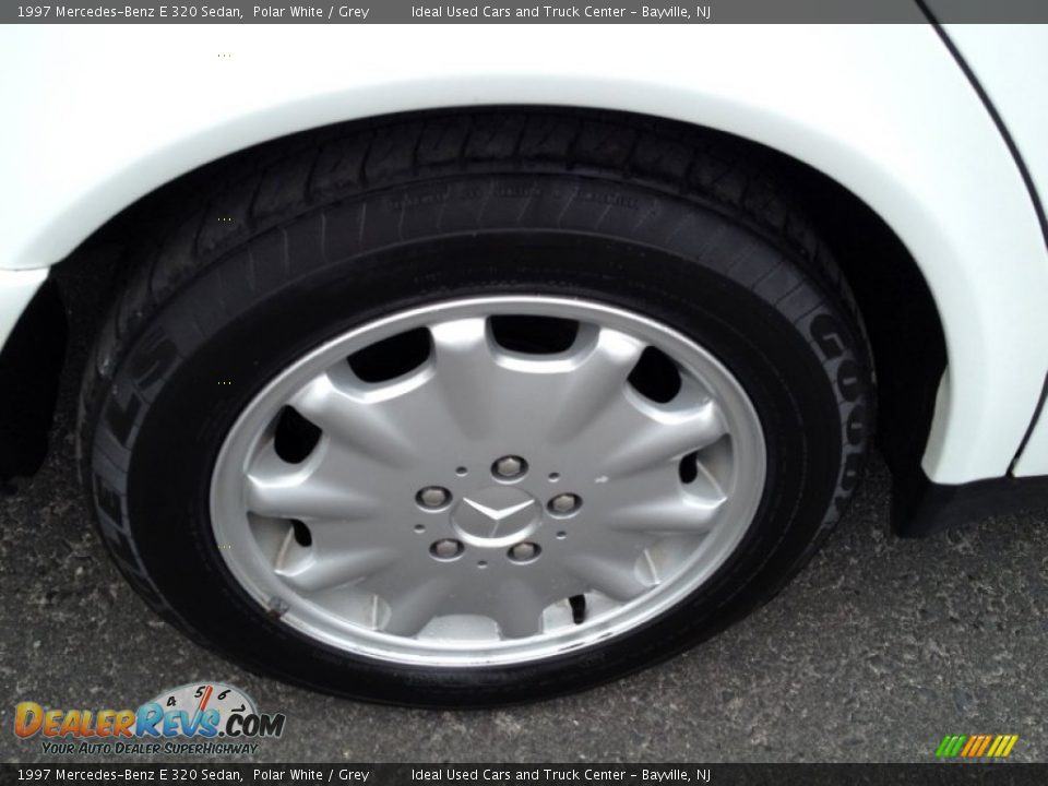 1997 Mercedes-Benz E 320 Sedan Polar White / Grey Photo #5