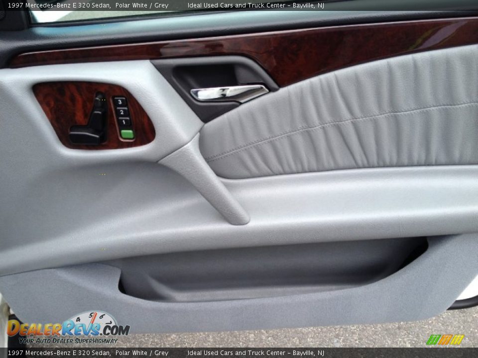 1997 Mercedes-Benz E 320 Sedan Polar White / Grey Photo #8