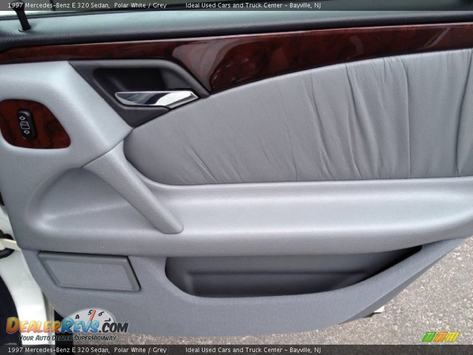 1997 Mercedes-Benz E 320 Sedan Polar White / Grey Photo #11