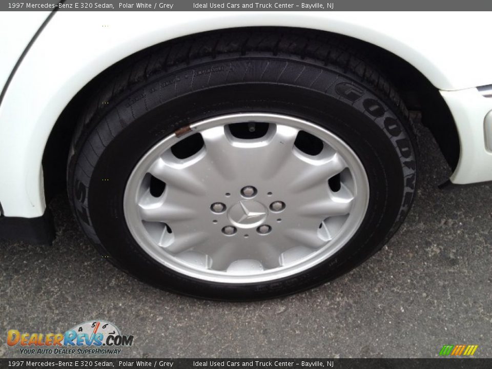 1997 Mercedes-Benz E 320 Sedan Polar White / Grey Photo #16