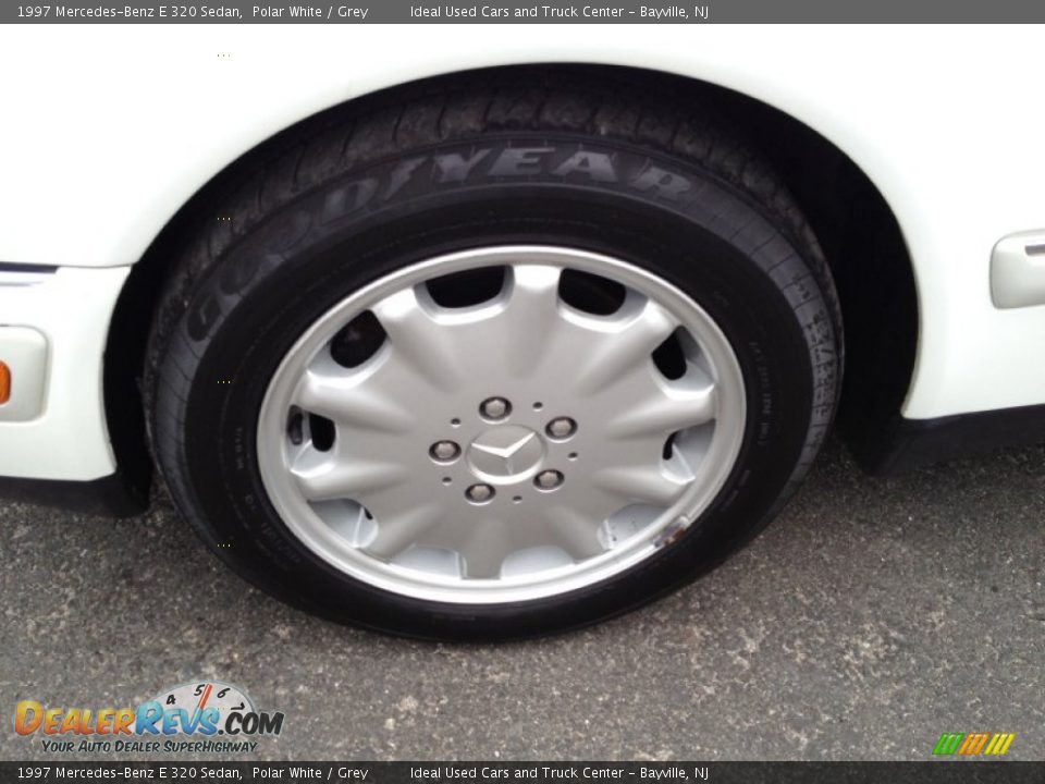 1997 Mercedes-Benz E 320 Sedan Polar White / Grey Photo #17