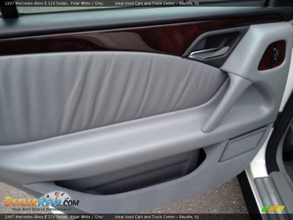 1997 Mercedes-Benz E 320 Sedan Polar White / Grey Photo #19