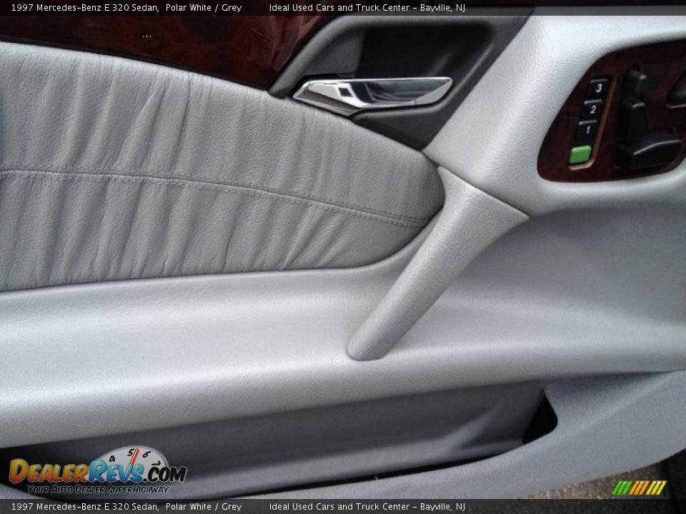 1997 Mercedes-Benz E 320 Sedan Polar White / Grey Photo #23
