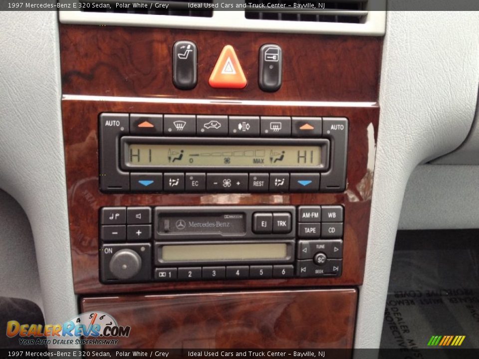 1997 Mercedes-Benz E 320 Sedan Polar White / Grey Photo #28