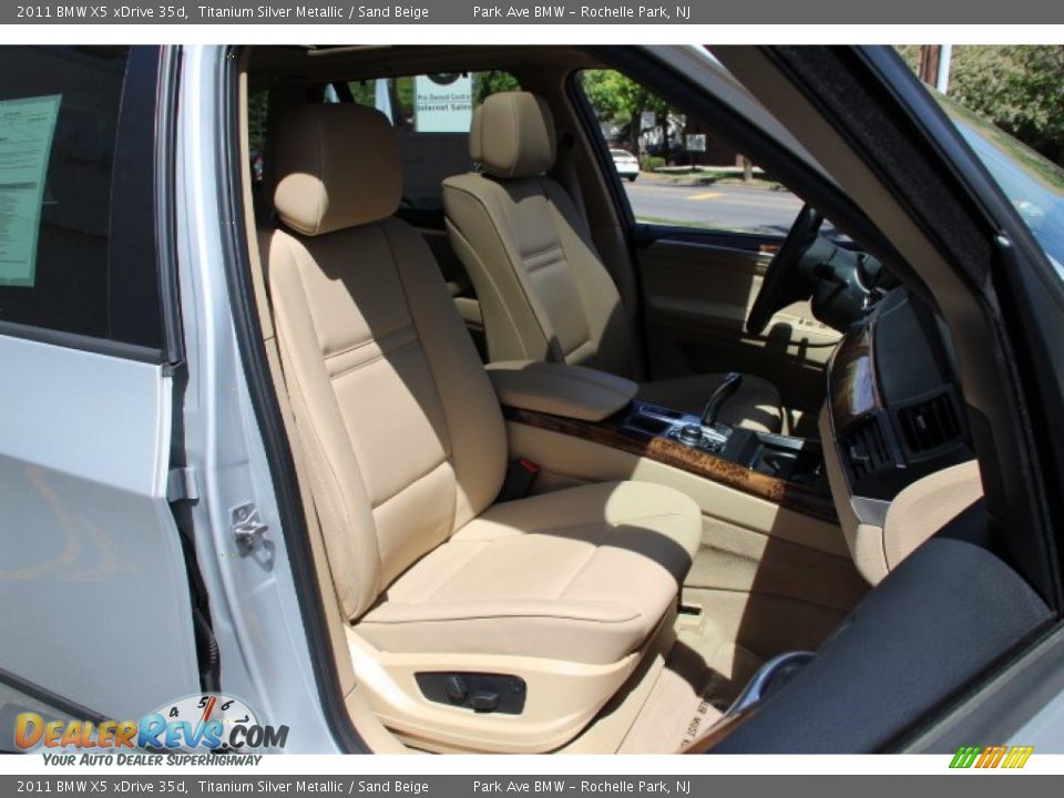 2011 BMW X5 xDrive 35d Titanium Silver Metallic / Sand Beige Photo #30