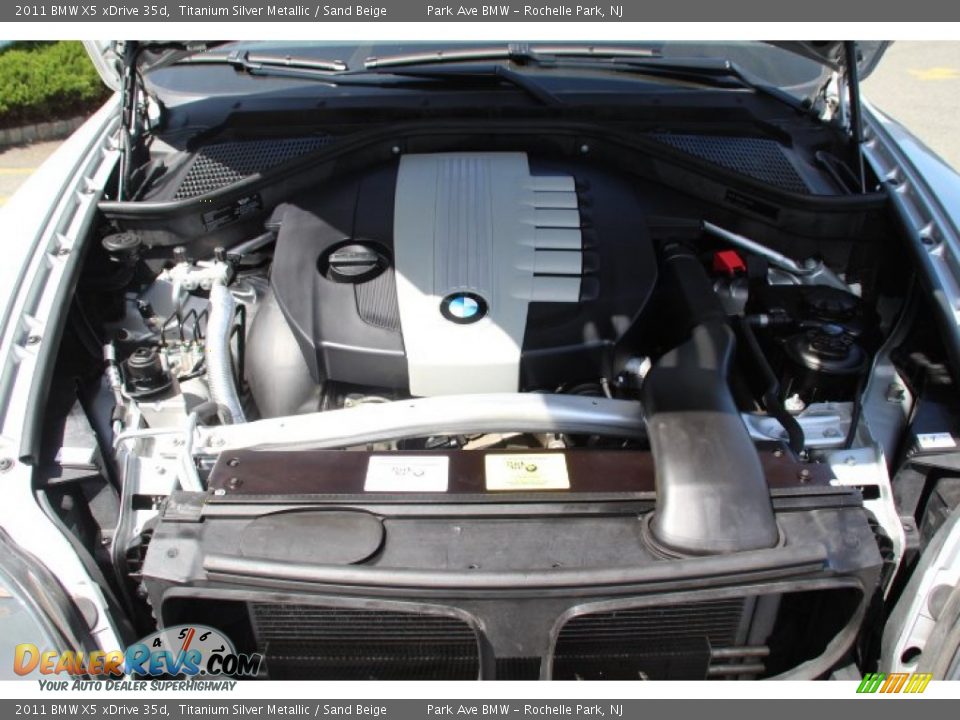 2011 BMW X5 xDrive 35d Titanium Silver Metallic / Sand Beige Photo #31