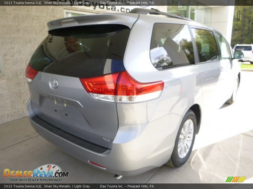 2013 Toyota Sienna XLE Silver Sky Metallic / Light Gray Photo #2