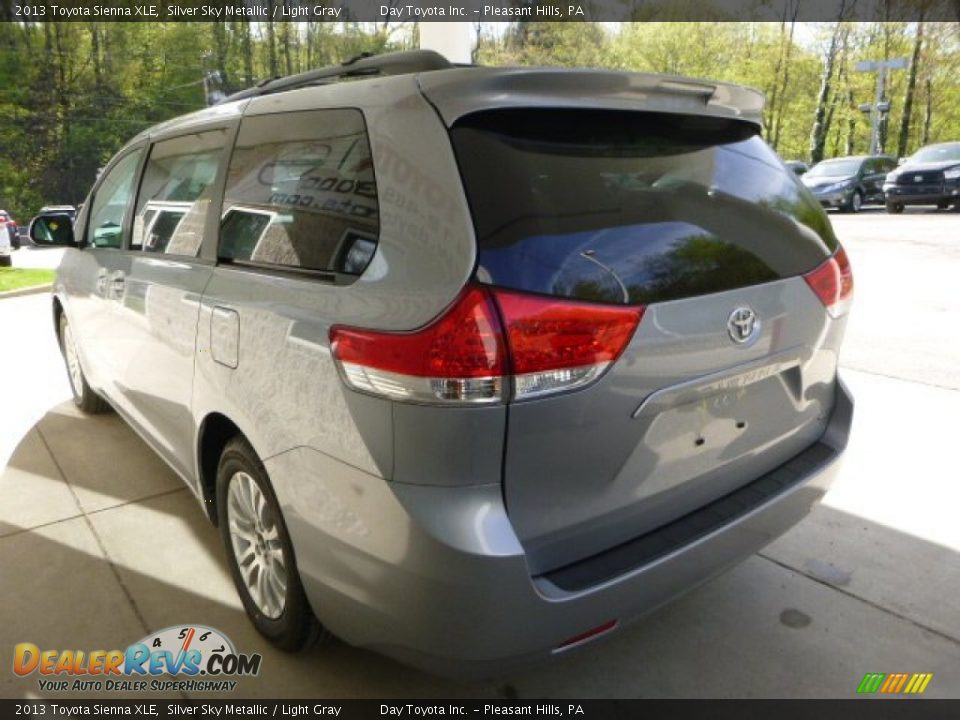 2013 Toyota Sienna XLE Silver Sky Metallic / Light Gray Photo #4