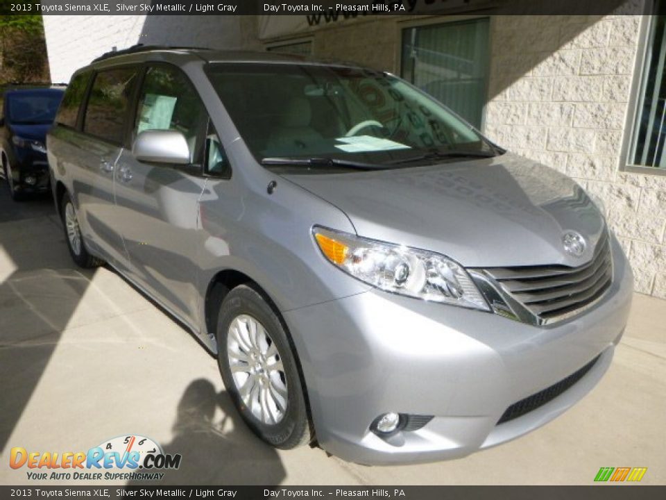 2013 Toyota Sienna XLE Silver Sky Metallic / Light Gray Photo #7