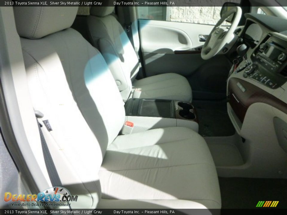 2013 Toyota Sienna XLE Silver Sky Metallic / Light Gray Photo #9