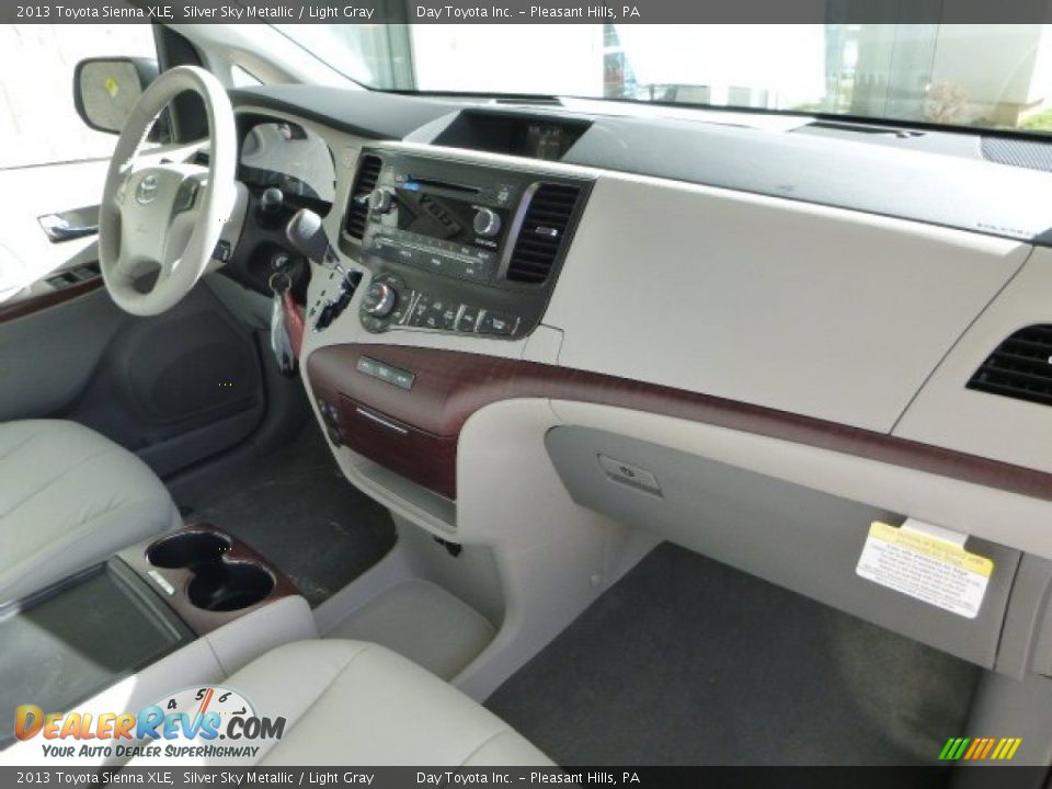2013 Toyota Sienna XLE Silver Sky Metallic / Light Gray Photo #10