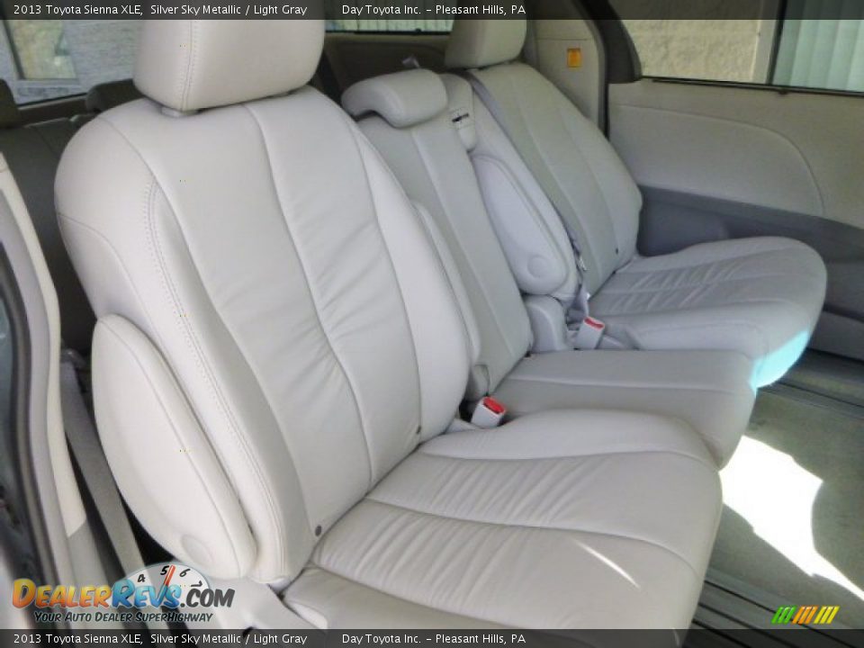 2013 Toyota Sienna XLE Silver Sky Metallic / Light Gray Photo #11