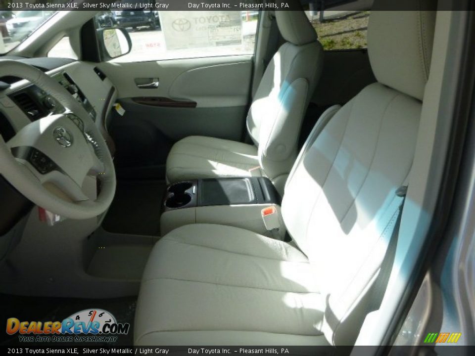 2013 Toyota Sienna XLE Silver Sky Metallic / Light Gray Photo #12