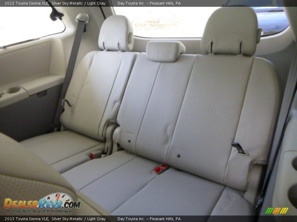 2013 Toyota Sienna XLE Silver Sky Metallic / Light Gray Photo #14