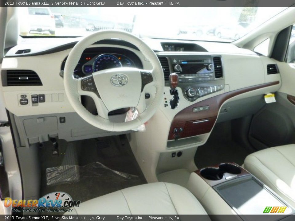 2013 Toyota Sienna XLE Silver Sky Metallic / Light Gray Photo #15