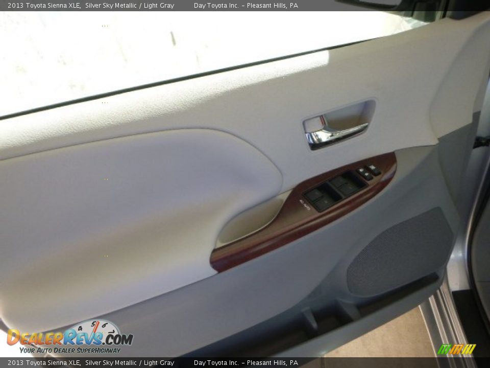 2013 Toyota Sienna XLE Silver Sky Metallic / Light Gray Photo #16
