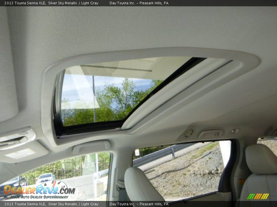 2013 Toyota Sienna XLE Silver Sky Metallic / Light Gray Photo #17