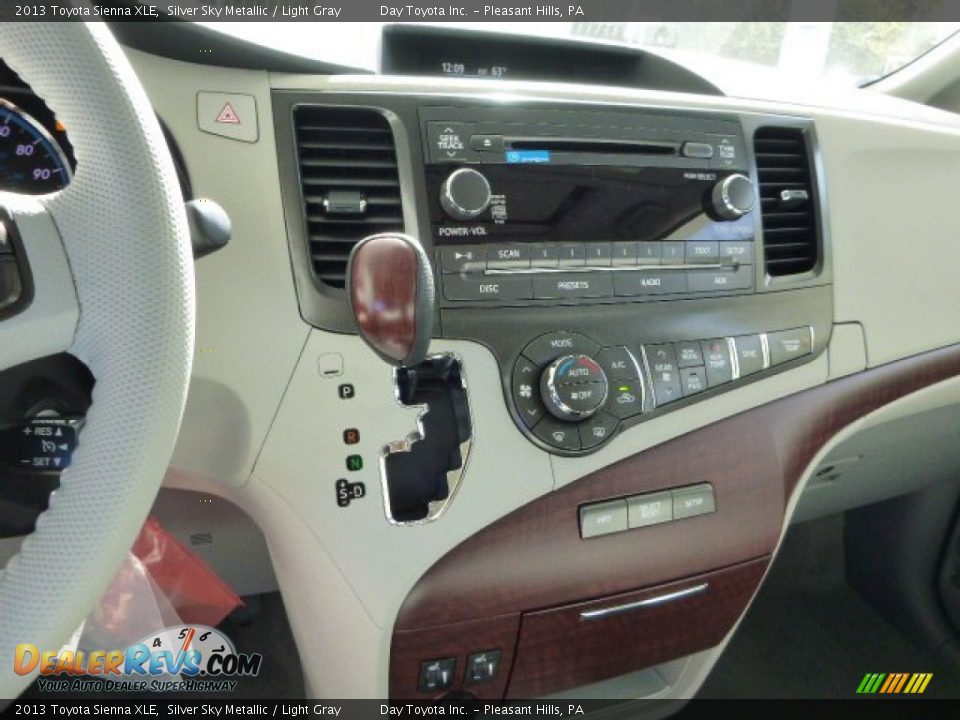 2013 Toyota Sienna XLE Silver Sky Metallic / Light Gray Photo #18
