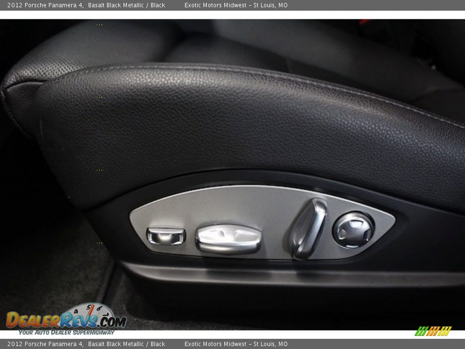 Controls of 2012 Porsche Panamera 4 Photo #32
