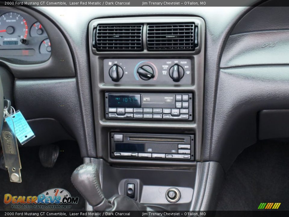 Controls of 2000 Ford Mustang GT Convertible Photo #13