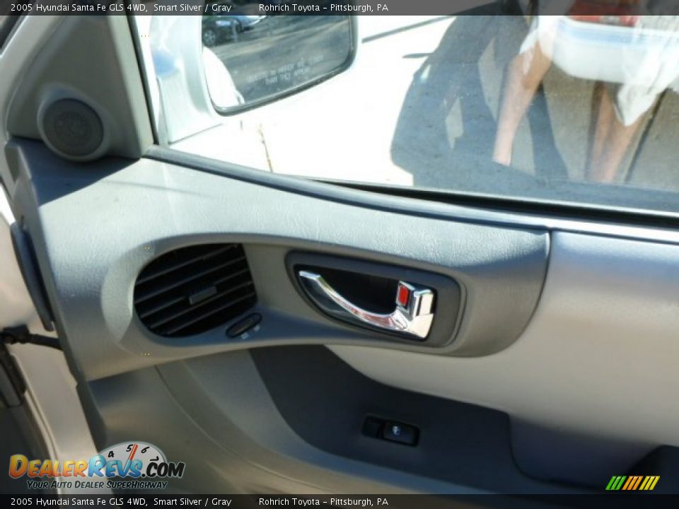 2005 Hyundai Santa Fe GLS 4WD Smart Silver / Gray Photo #17
