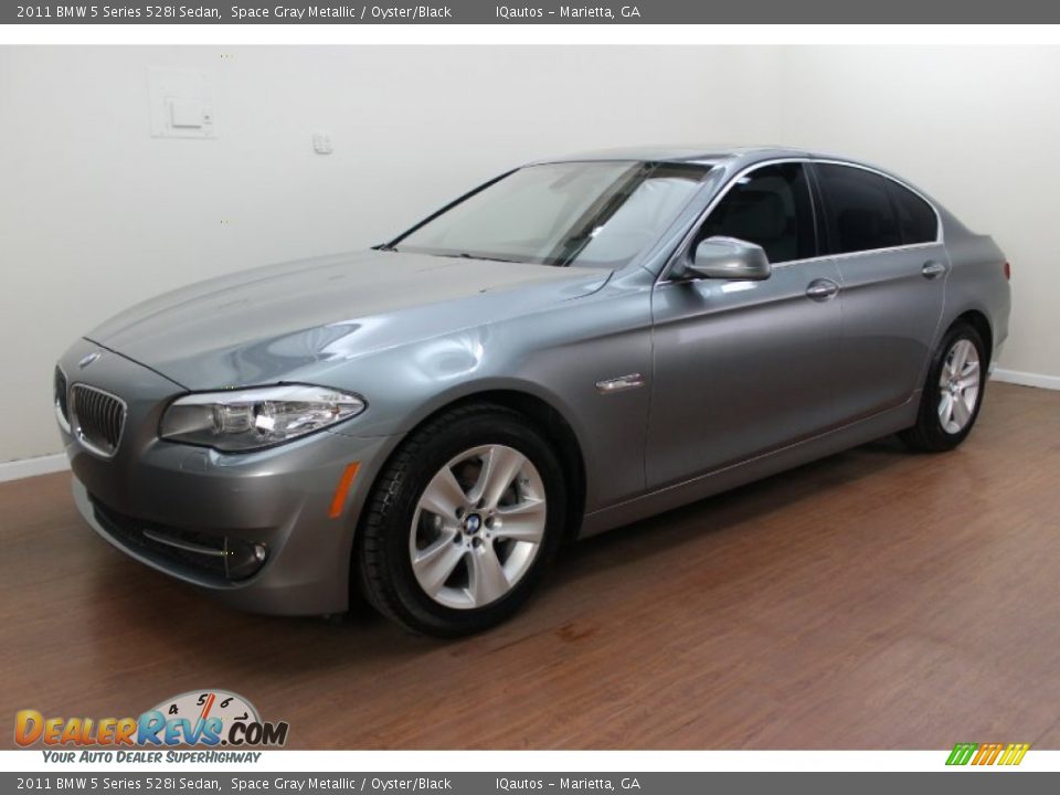 Front 3/4 View of 2011 BMW 5 Series 528i Sedan Photo #1