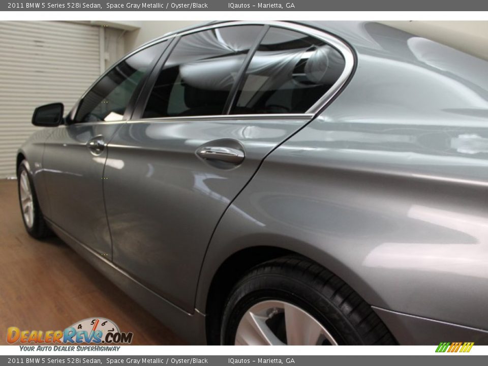 2011 BMW 5 Series 528i Sedan Space Gray Metallic / Oyster/Black Photo #7