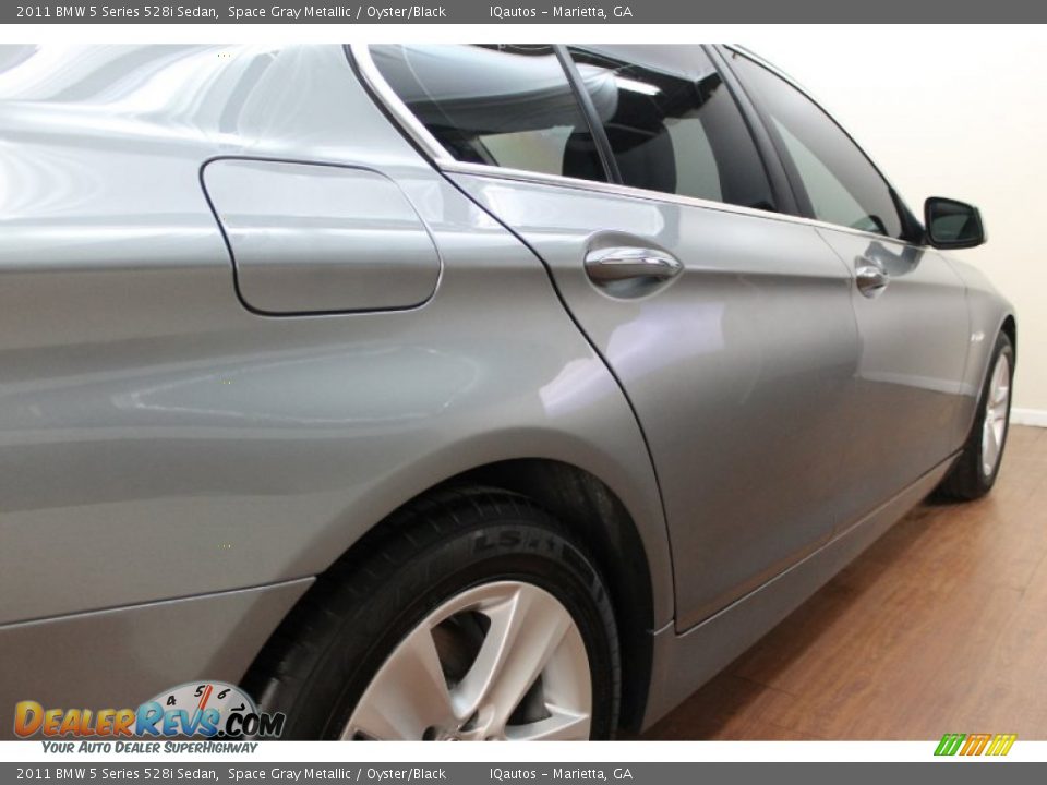 2011 BMW 5 Series 528i Sedan Space Gray Metallic / Oyster/Black Photo #8