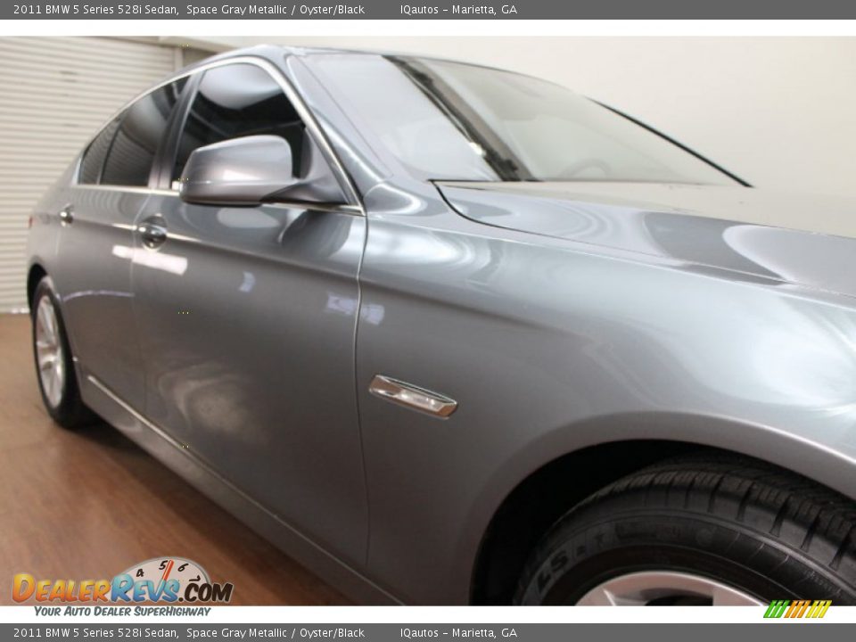 2011 BMW 5 Series 528i Sedan Space Gray Metallic / Oyster/Black Photo #9