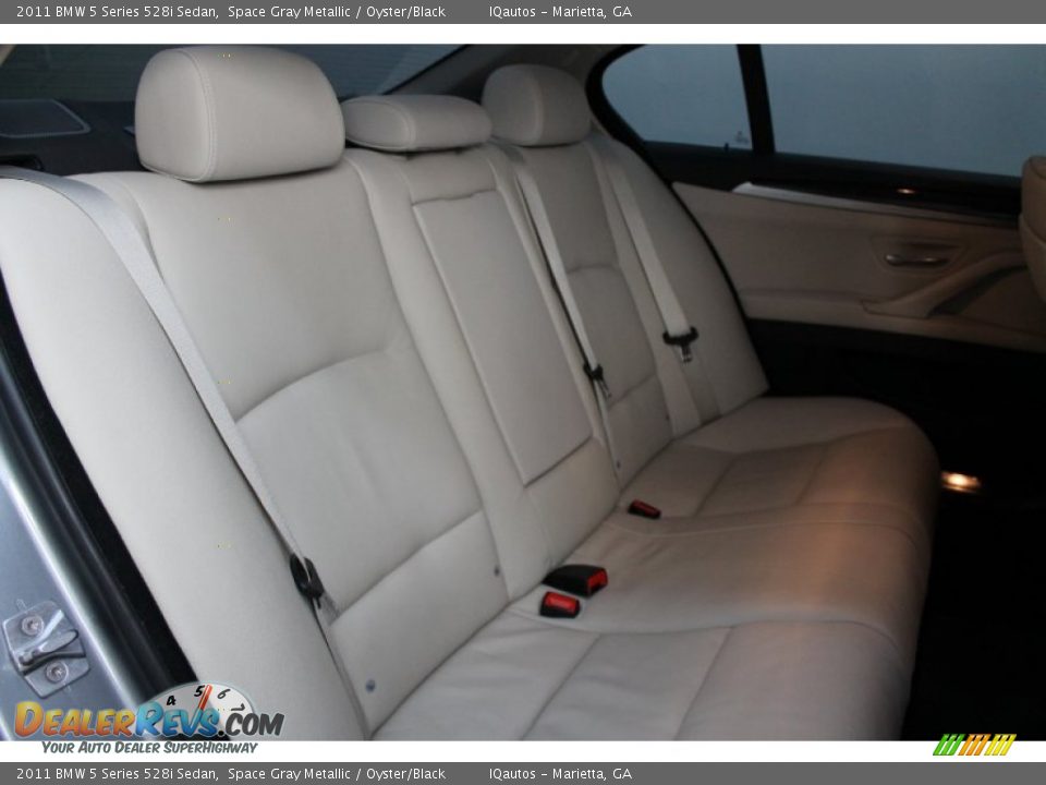 2011 BMW 5 Series 528i Sedan Space Gray Metallic / Oyster/Black Photo #20
