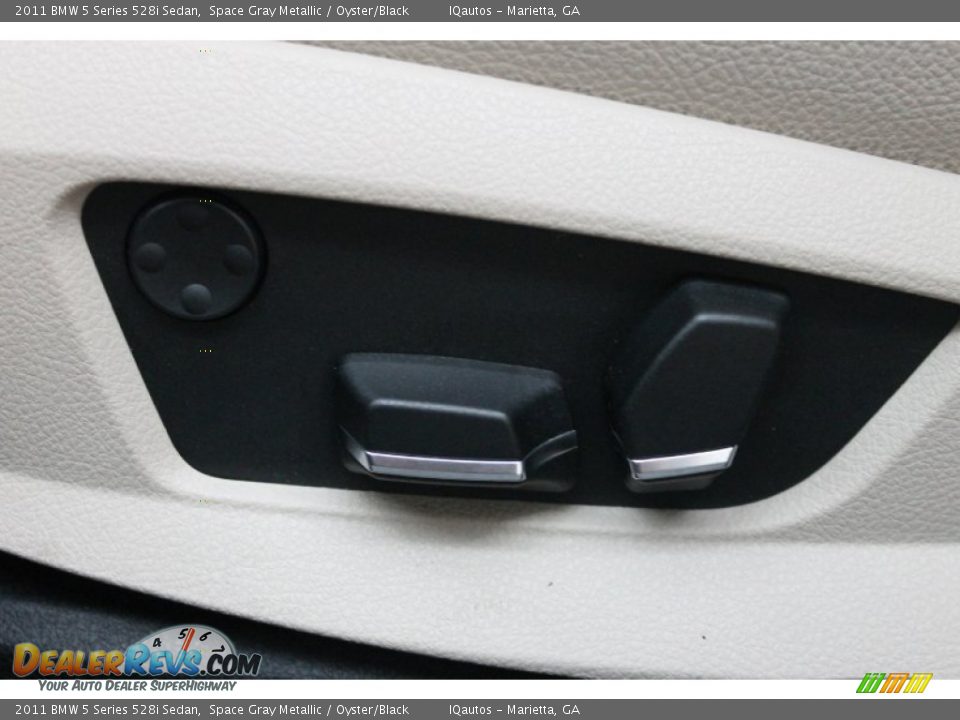 Controls of 2011 BMW 5 Series 528i Sedan Photo #22