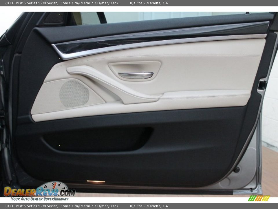 Door Panel of 2011 BMW 5 Series 528i Sedan Photo #26