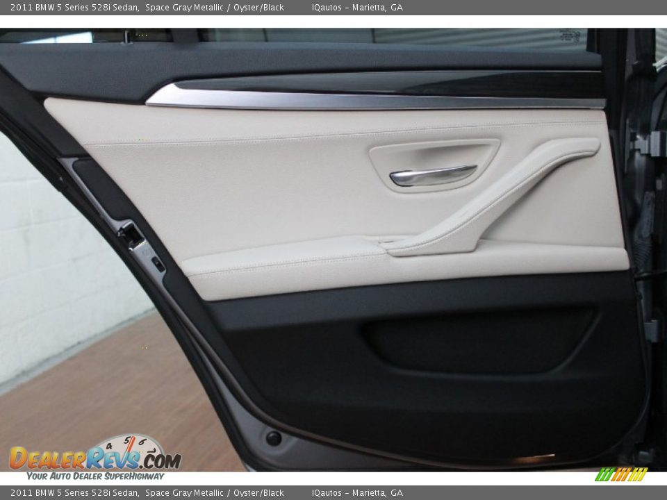 2011 BMW 5 Series 528i Sedan Space Gray Metallic / Oyster/Black Photo #27