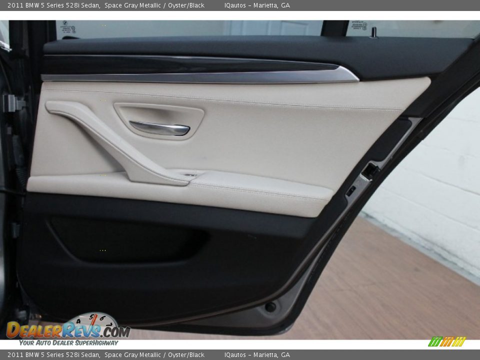 2011 BMW 5 Series 528i Sedan Space Gray Metallic / Oyster/Black Photo #28