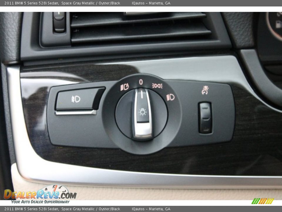 Controls of 2011 BMW 5 Series 528i Sedan Photo #29